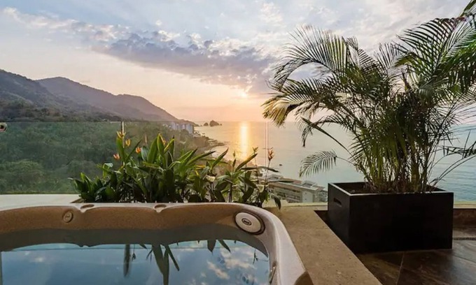 Puerto Vallarta Complejo | Spacious 3 bedroom Ocean Front view Condo /8 guest