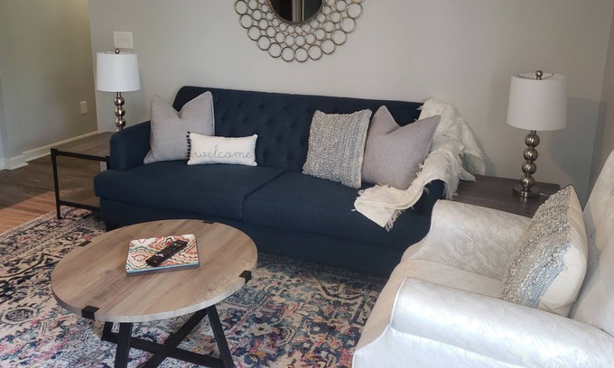Edgewood Apartamento | Spacious 3 bedroom on 1st floor