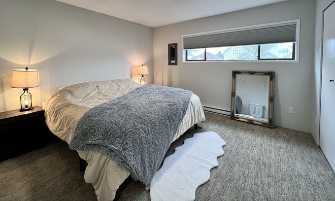 Prince Rupert Casa | Spacious 3 bedroom/2 baths s/s duplex, newly renovated, new furniture! 🏠🛌🛀☕️