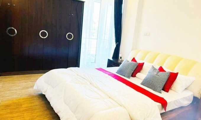 Oyster Bay Apartamento | Spacious 3-bedroom apartment in marvelous Dar es Salaam with fitness room, AC