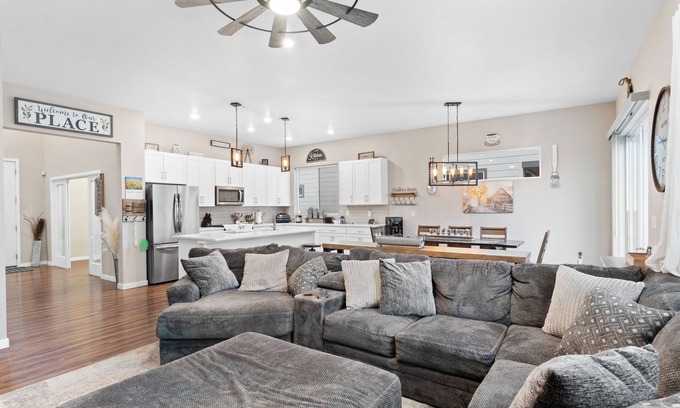 Brighton Casa | Spacious 3 bedroom, 2.5 bath house - 20 min from DIA, 25 min from Denver