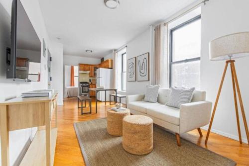 East Harlem Apartamento | Spacious 3-Bedroom, 2-Bath Apartment in Prime NYC Location