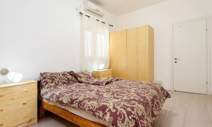 Tel Aviv Apartamento | Spacious 3-bedroom apartment with AC, WiFi in charming Giv'atayim