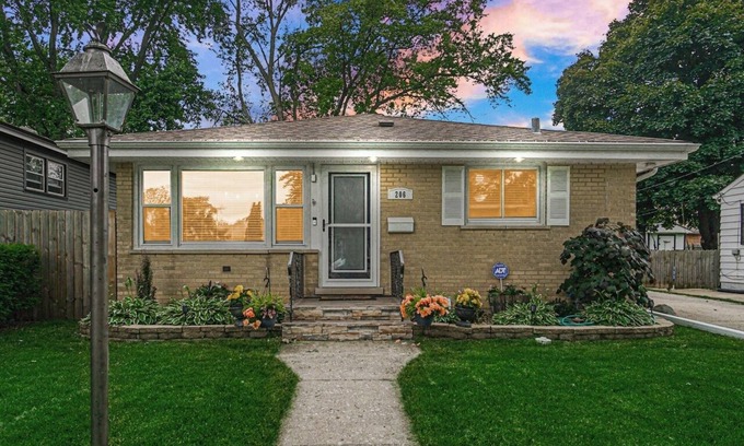 Bartlett Apartamento | Spacious 3-bedroom apartment with AC,WiFi in charming Bartlett,free washer/dryer