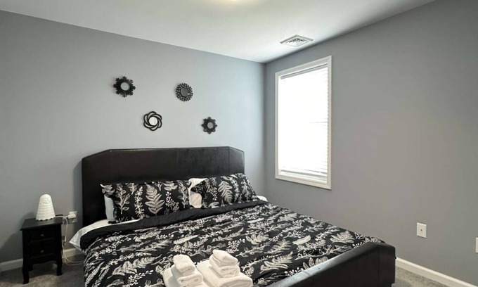 Bristol Apartamento | Spacious 3-bedroom Apartment Near School!