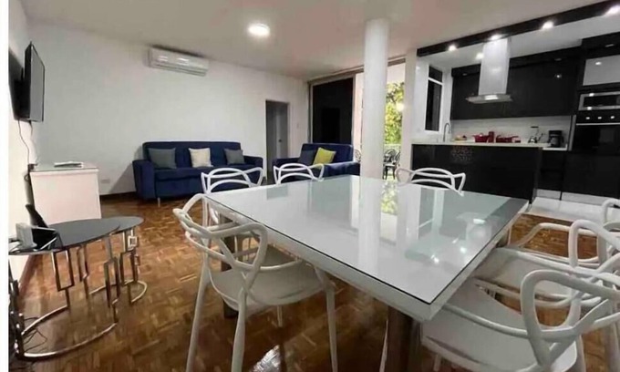 Chacao Apartamento | Spacious 3-bedroom apartment with AC, WiFi in charming Caracas