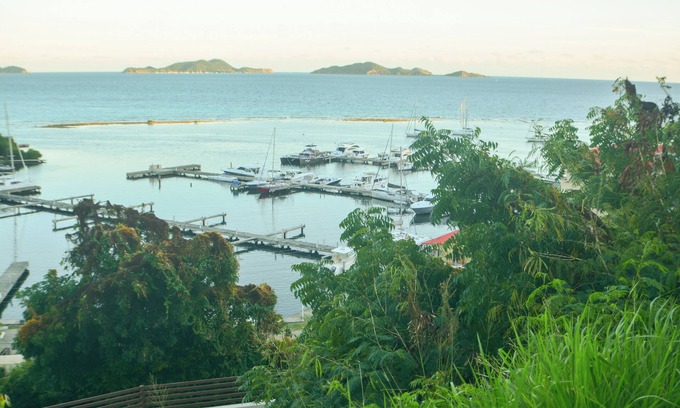 Parham Town Apartamento | Spacious 3-bedroom apartment with WiFi, AC in tranquil Tortola