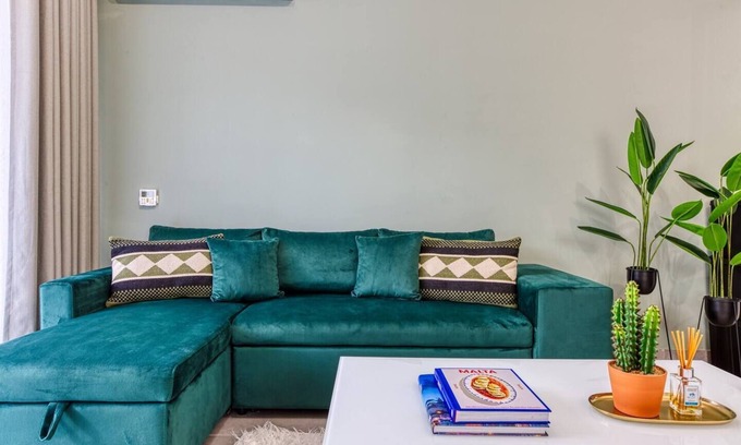 St. Andrew's Apartamento | Spacious 3-bedroom apartment with WiFi, AC in beautiful Swieqi