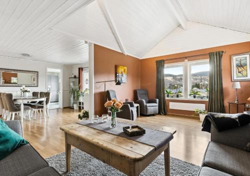 Fannrem Apartamento | Spacious 3-Bedroom Apartment with Balcony and Free Parking Orkland near Trondheim