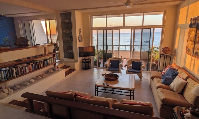 San Miguel Apartamento | Spacious 3-Bedroom Beachfront Penthouse in Cozumel! - 15 min walk from downtown!