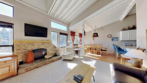 Mammoth Lakes Apartamento | Spacious 3 Bedroom Condo with Loft!