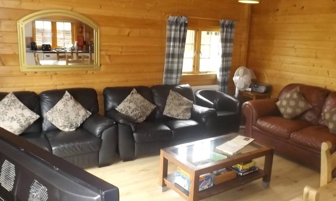 Offenham Cabina | Spacious 3 bedroom cabin at Avonvale Holiday Lodge