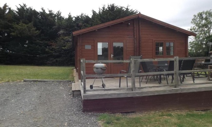 Offenham Casa | Spacious 3 bedroom cabin at Avonvale Holiday Lodge