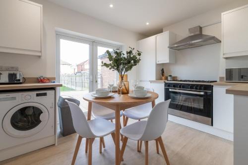 Beeston Casa | Spacious 3-Bedroom House near Elland Rd Stadium & Leeds City, Ideal for Contractors & Long Stays - NordStay