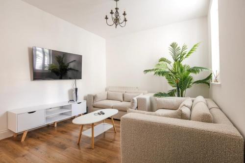 Woolwich Apartamento | Spacious 3 Bedroom Home with PS5 and Pool Table Near O2 Arena Canary Wharf and Elizabeth Line to Central London