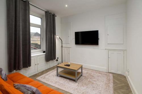 Skewen Casa | Spacious 3 Bedroom Home in Central Skewen