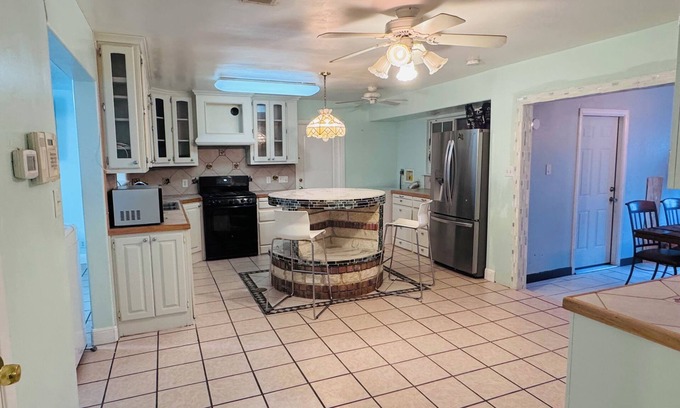 North Lamar Casa | Spacious 3-bedroom house in brilliant Austin /The Domain & Q2 Stadium/