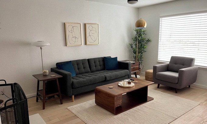 Riverside Casa | Spacious 3-bedroom house in central Austin for mid-term rental
