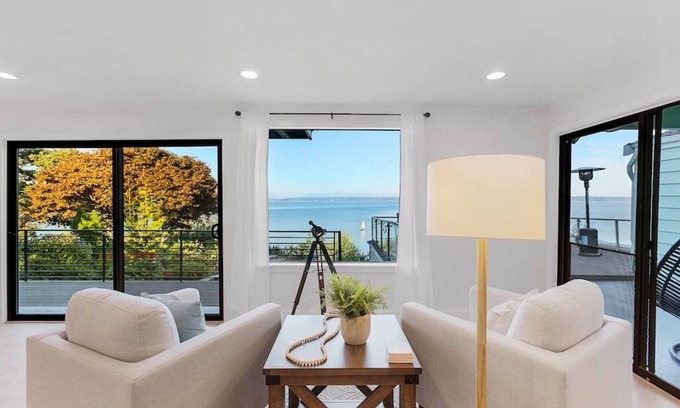 Camano Island Casa | Spacious 3-bedroom house with parking!!!