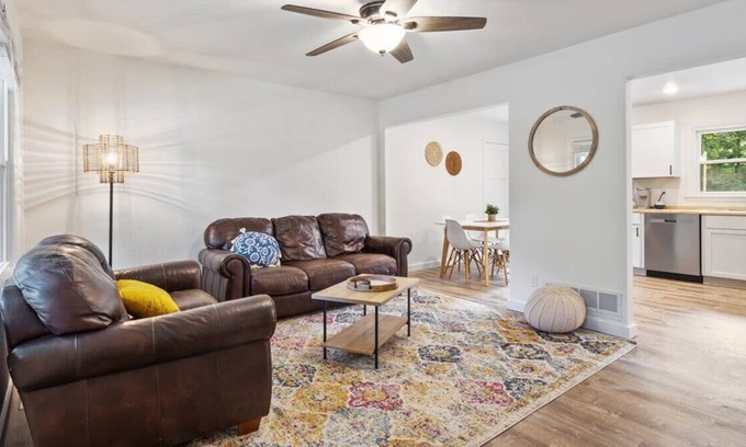 Lakeland Casa | Spacious 3-Bedroom Near the Bagnell Dam Strip