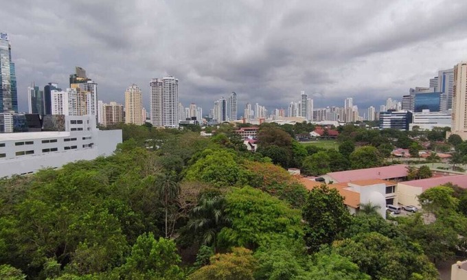 Punta Paitilla Apartamento | Spacious 3-bedroom apartment in charming Panama City with WiFi and AC