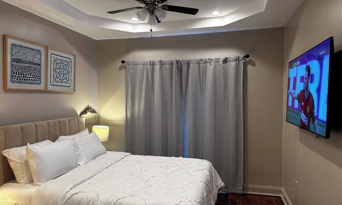 Downtown Baltimore Casa | Spacious 3 bedroom Townhome in the heart of Baltimore