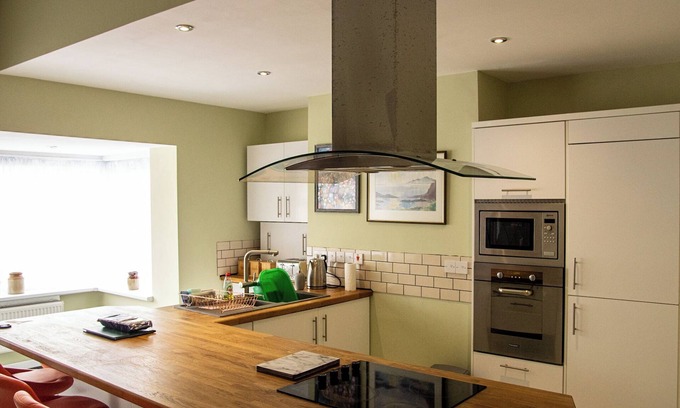 Silloth Casa | Spacious 3 bedroom townhouse by the coast, close to all amenities.