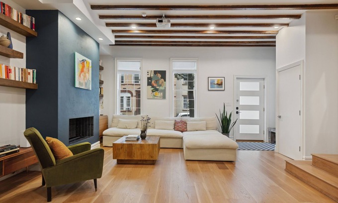 Greenpoint Casa | Spacious 3-bedroom townhouse with garden, WiFi, AC in prime Greenpoint Brooklyn.