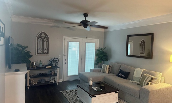 Charlotte Apartamento | Spacious 3-bedroom with modern upgrades, in awesome University City, Charlotte