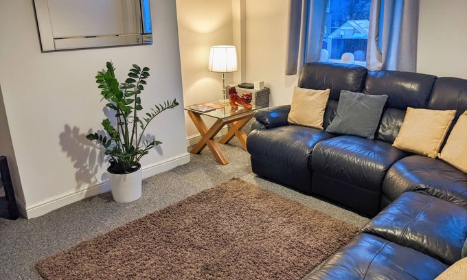 Worksop Casa | Spacious 3 bedroomed house close to Sherwood forest