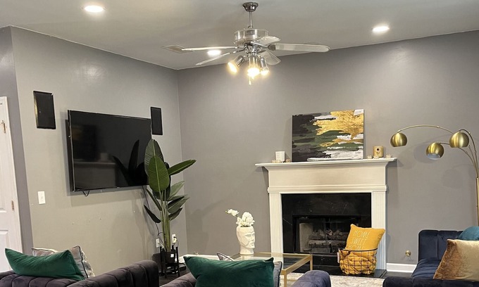 Ellenwood Casa | Spacious 3 Br 2.5 house with a Pool, Game and Movie Room
