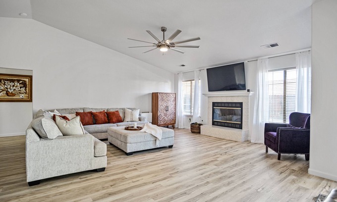 Merced Casa | Spacious 3 BR Casa near UC Merced with Pool