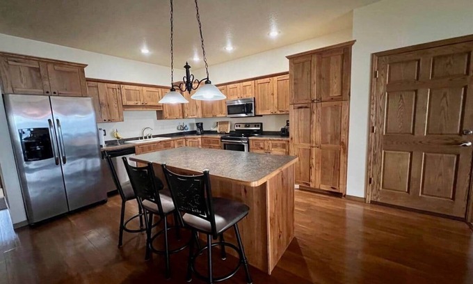Walker Apartamento | Spacious 3 BR Leech Lake beachfront condo w/incredible amenities + sunrise view