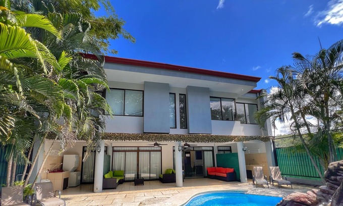Coco Casa | Spacious 3 Bedroom House with Private Pool with Waterfall.