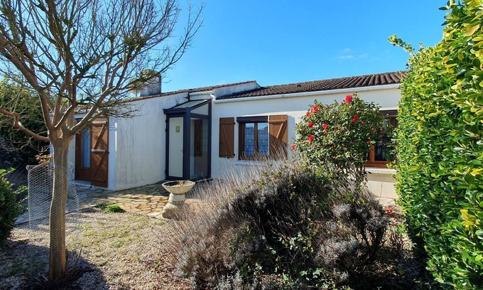 LʼAiguillon-sur-Mer Casa | Casa de vacaciones cómoda y espaciosa con jardín, cerca de la playa y del centro comercial