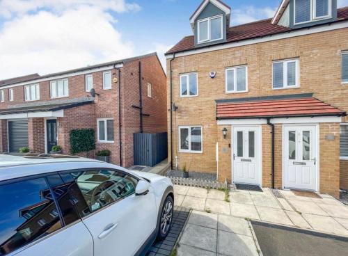 Hetton-le-Hole Casa | Spacious 3-Storey Home from Home in Hetton le Hole