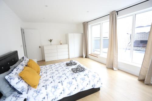Camberwell Green Apartamento | Spacious 3-Story Retreat with Rooftop Terrace and Modern Amenities