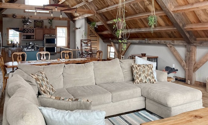 Brookfield Casa | Spacious 3-story rural home with streaming, full kitchen, washer/dryer, & WiFi