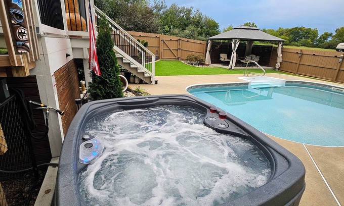 Olathe Casa | Spacious 3600 sq ft Home w/Pool, Game Room & 3 Acres of Privacy - Sleeps 14