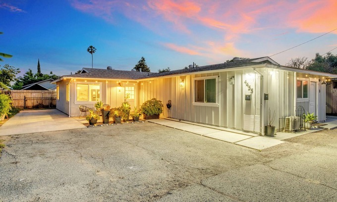 El Monte Casa | Spacious 3B2B Family Home Close to LA Top Attractions