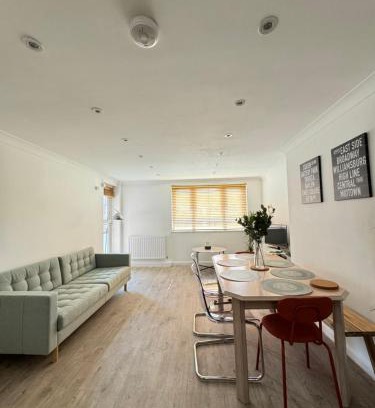 Fulham Apartamento | Spacious 3BD Flat Close to Tube - Fulham!