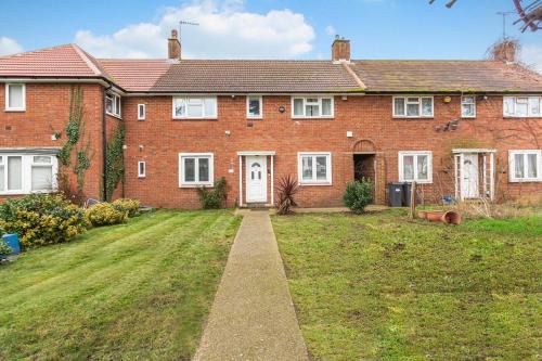 Heston Central Casa | Spacious 3BHK near Heathrow