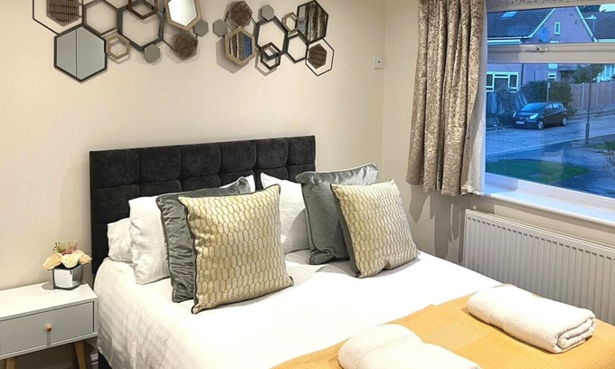 Canons Apartamento | Spacious 3BR/1BA Pet Friendly Flat w/ FREE WIFI