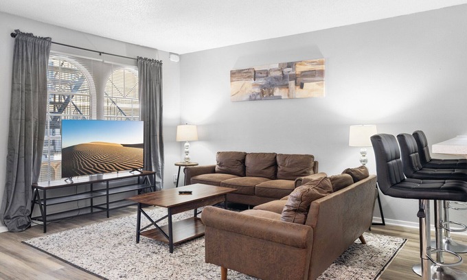 North University Apartamento | Spacious 3BR/2BA next to UT 9673