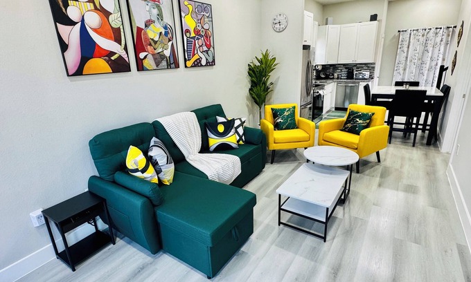 Southeast Houston Casa | Spacious 3BR, 3 full-bath house central of Houston’s major attractions