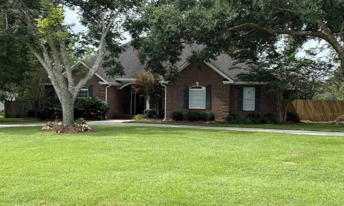 Robertsdale Casa | Spacious 3BR/3BA Home Near Gulf Shores/Orange Beach Gorgeous Outdoor Space