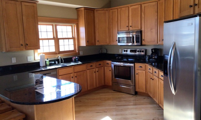 Three Lakes Condominio | Spacious 3BR/3BA Lakeview Getaway Sleeps 8 Northernaire Resort – Three Lakes, WI