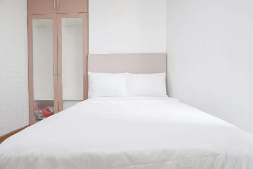 Chinatown Apartamento | Spacious 3BR at Green Central City Glodok Apartment By Travelio