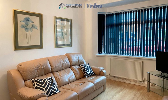 Warrington Casa | Spacious 3BR Family Home in Warrington | Free Parking&WiFi | Contractors Welcome