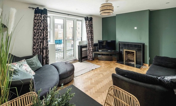 Tottenham Hale Apartamento | Spacious 3BR Flat with Balcony Near Tottenham Hale